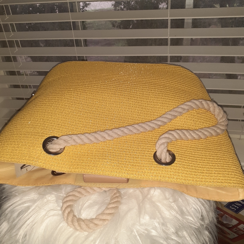 Handbag - Picture 2 of 7